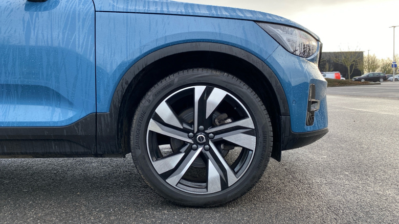 Volvo XC40 2.0 B4P Ultra Dark 5dr Auto Petrol Estate